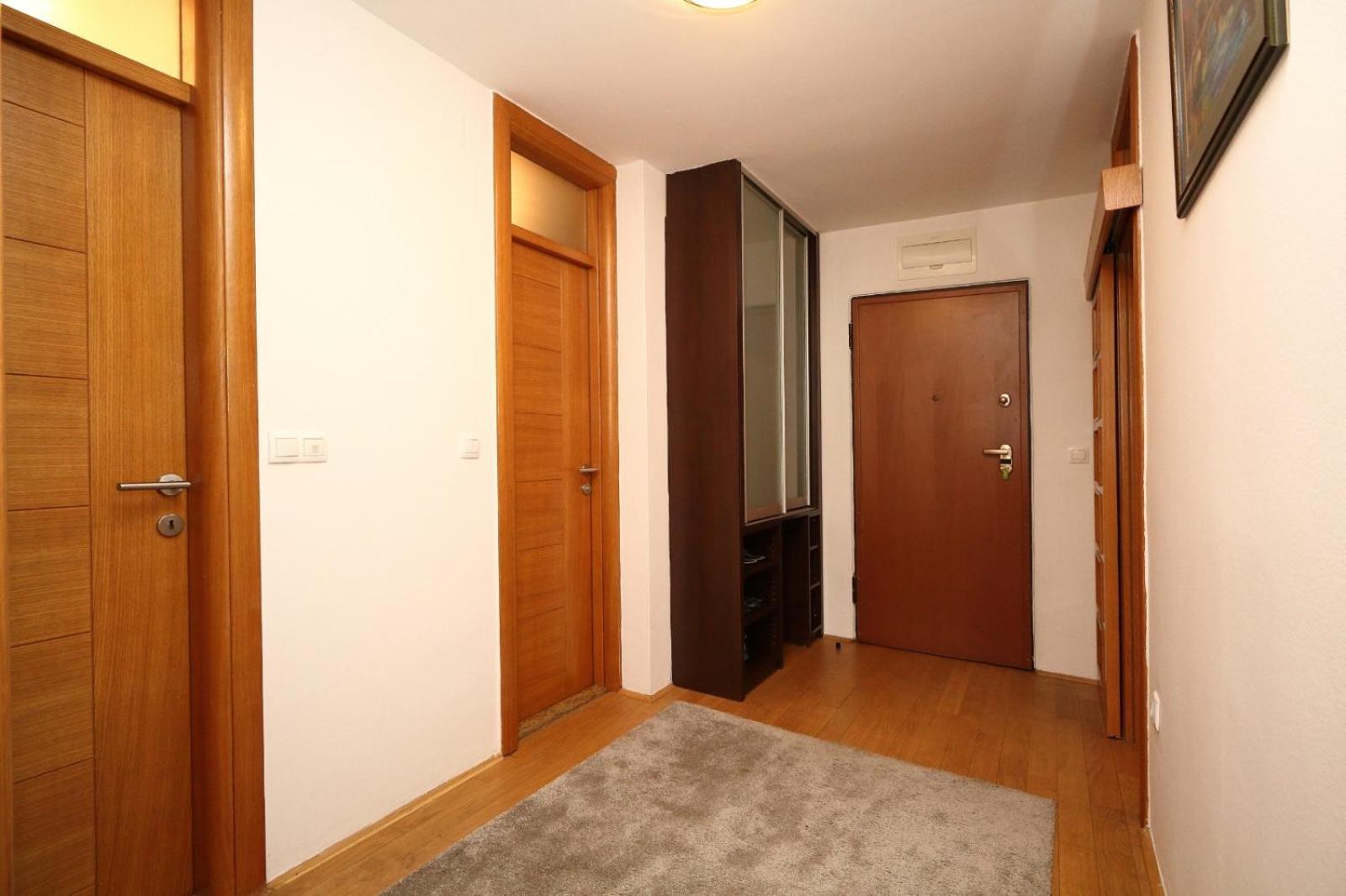 Franca A2-Parking Garage Apartment Sarajevo Luaran gambar