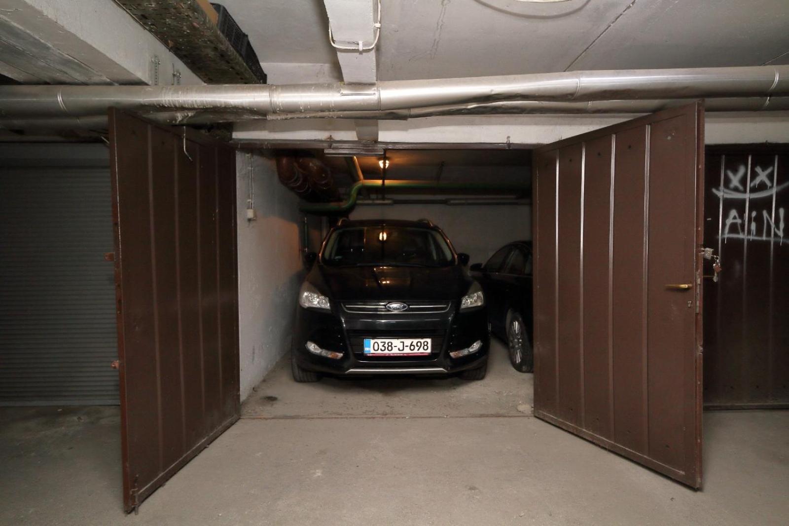 Franca A2-Parking Garage Apartment Sarajevo Luaran gambar